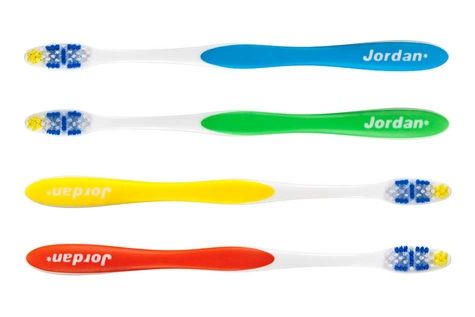 Набір зубних щіток Jordan Total Clean середня жорсткість 4 шт